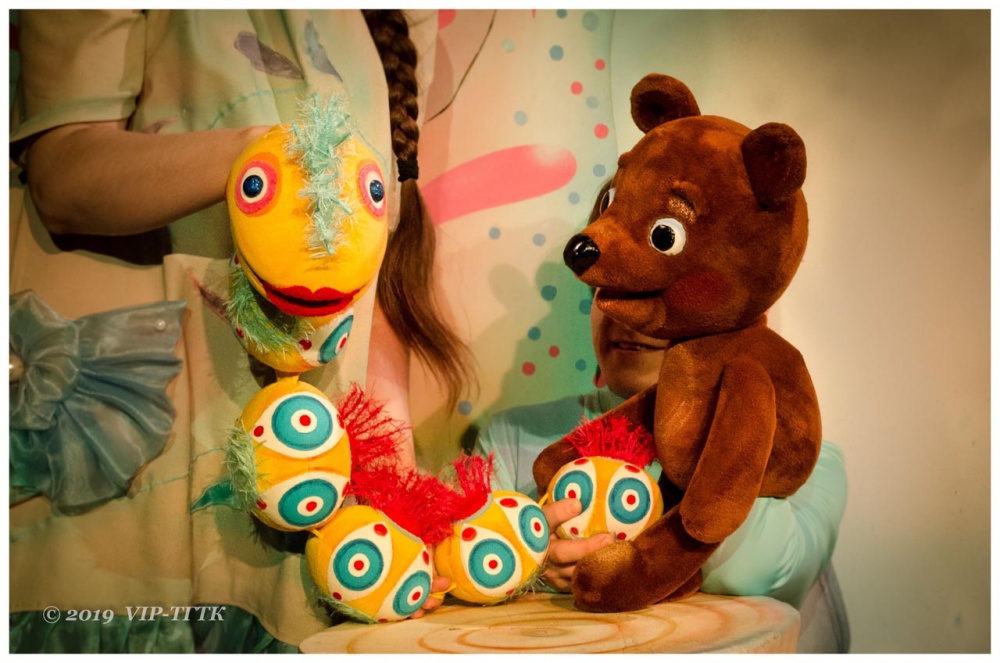III Международный фестиваль бэби-спектаклей театров кукол «МалышОК». Тульский государственный театр кукол. Спектакль «Любопытный медвежонок»